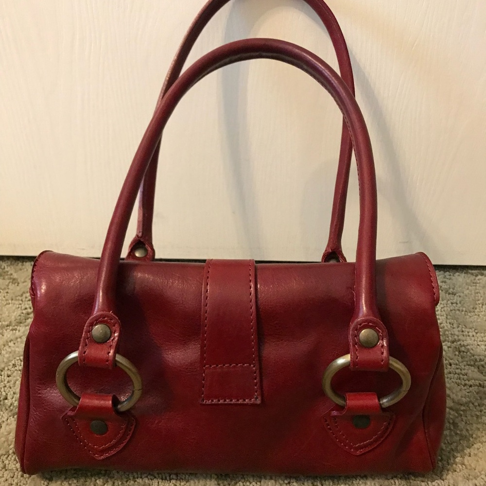 Red leather purse. - Picture 2 of 7